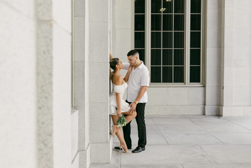 courthouse elopement photography poses