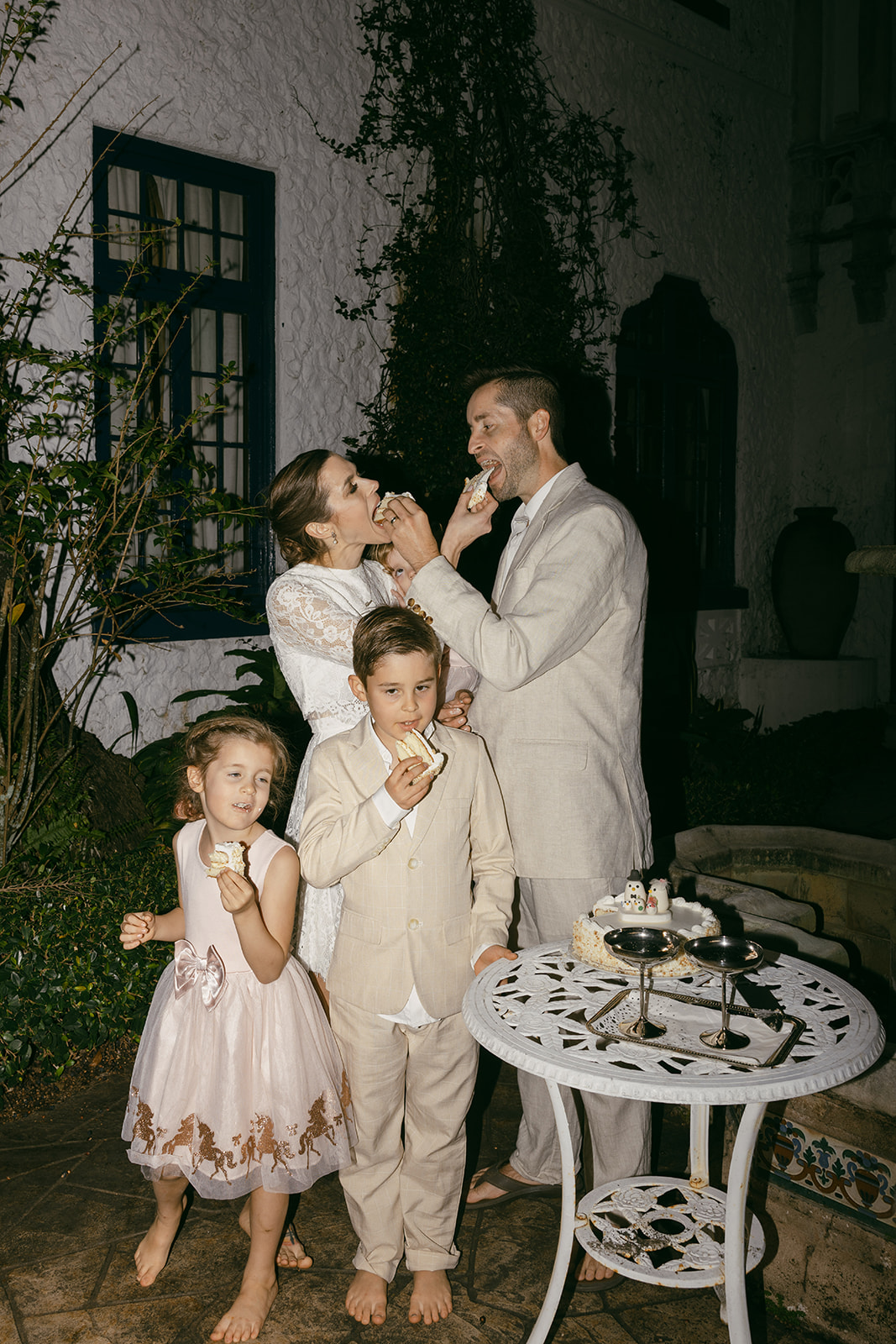 Mallorca Elopement Pictures Spain Wedding Photographer Cake Cutting