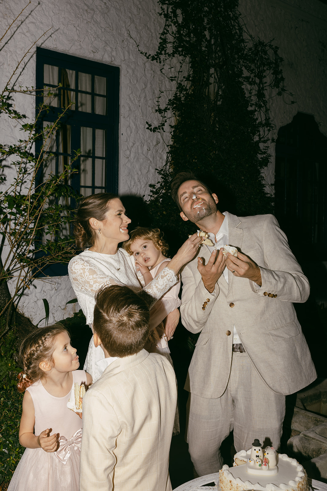 Mallorca Elopement Pictures Spain Wedding Photographer Cake Cutting