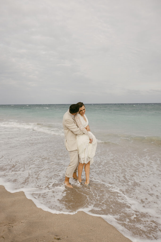 Beachside Mallorca Elopement Photographer