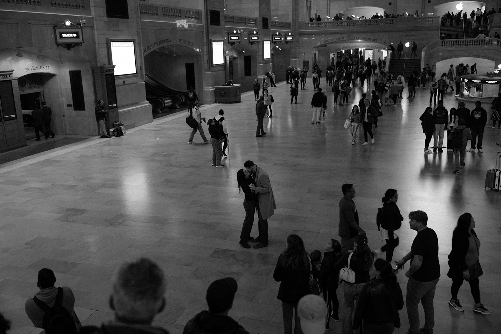 grand central station couple photography engagement session new york city couples photographer