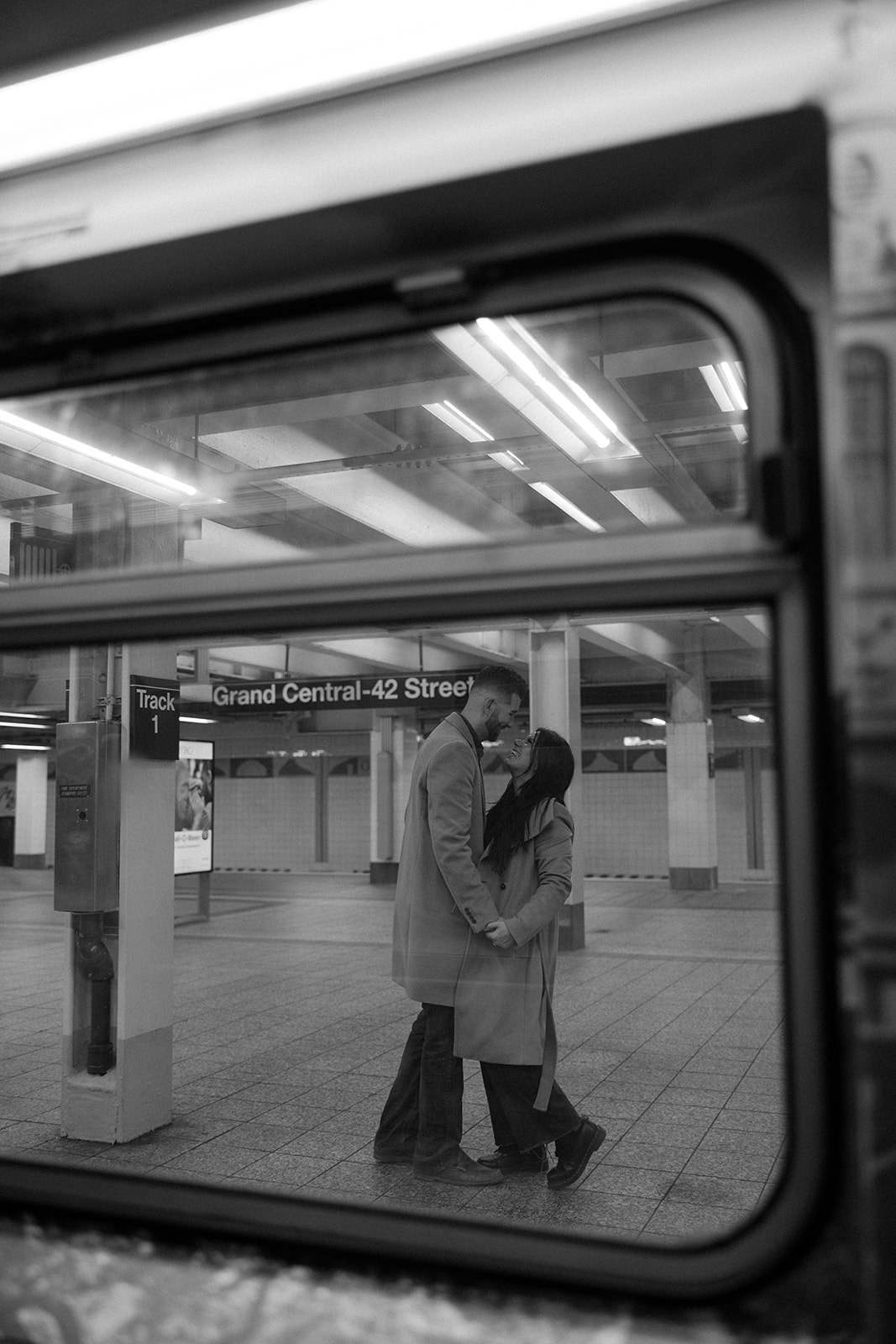 grand central station couple photography engagement session new york city couples photographer