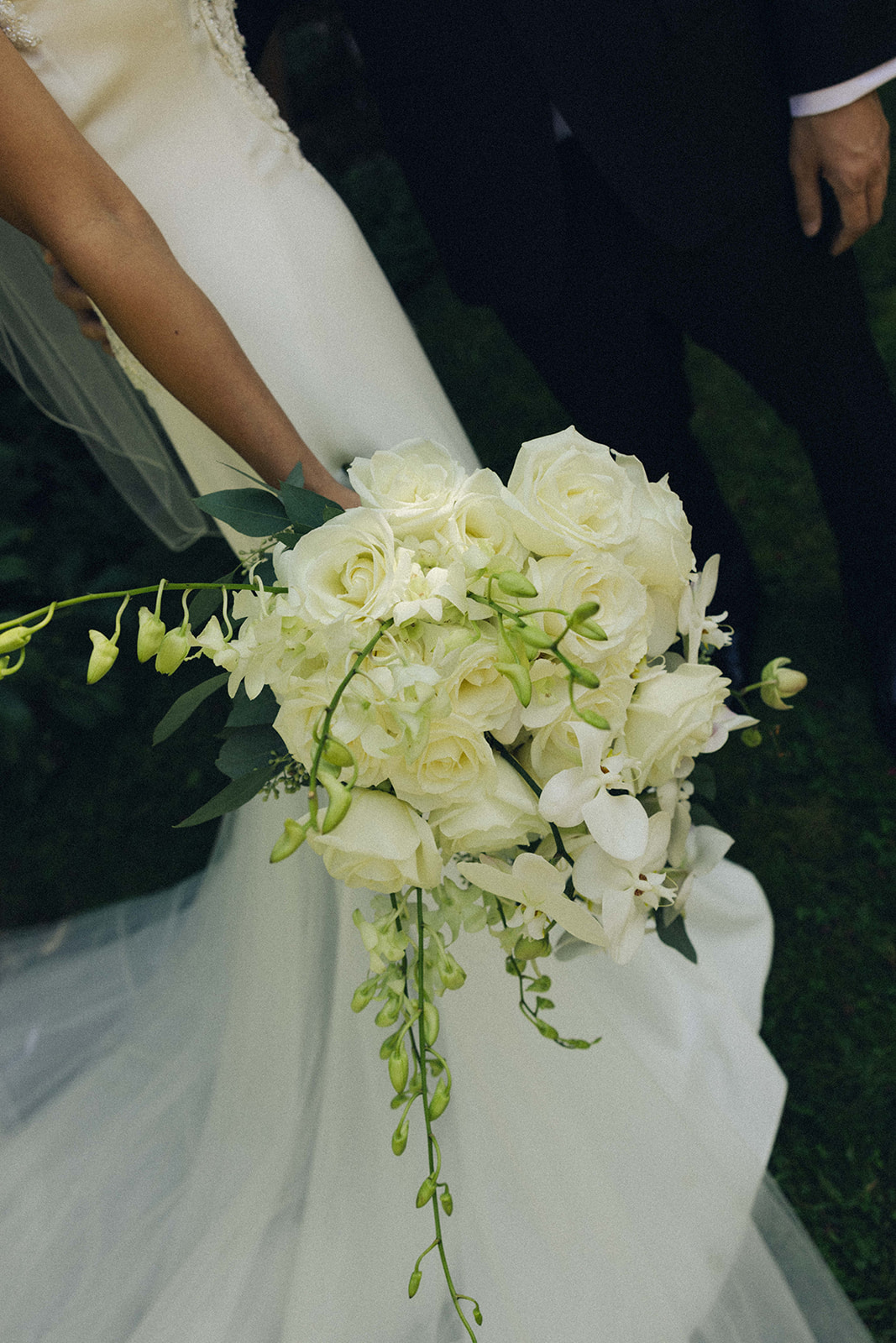 Newly Wed Photos Chinese Wedding Couple Portraits California Palo Alto Wedding Photographer Badgley Mischka Wedding Dress Timeless Orchid and White Roses Wedding Bouquet 