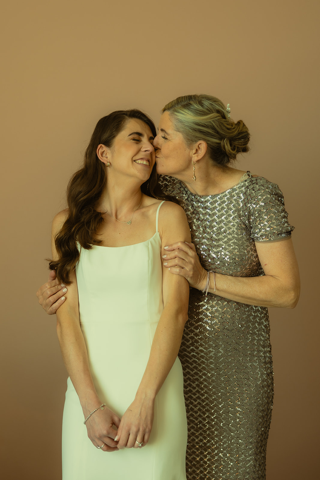 The Don CeSar Wedding Bride Getting Ready Anthropology Wedding Dress Bride and Mom Kissing her cheek