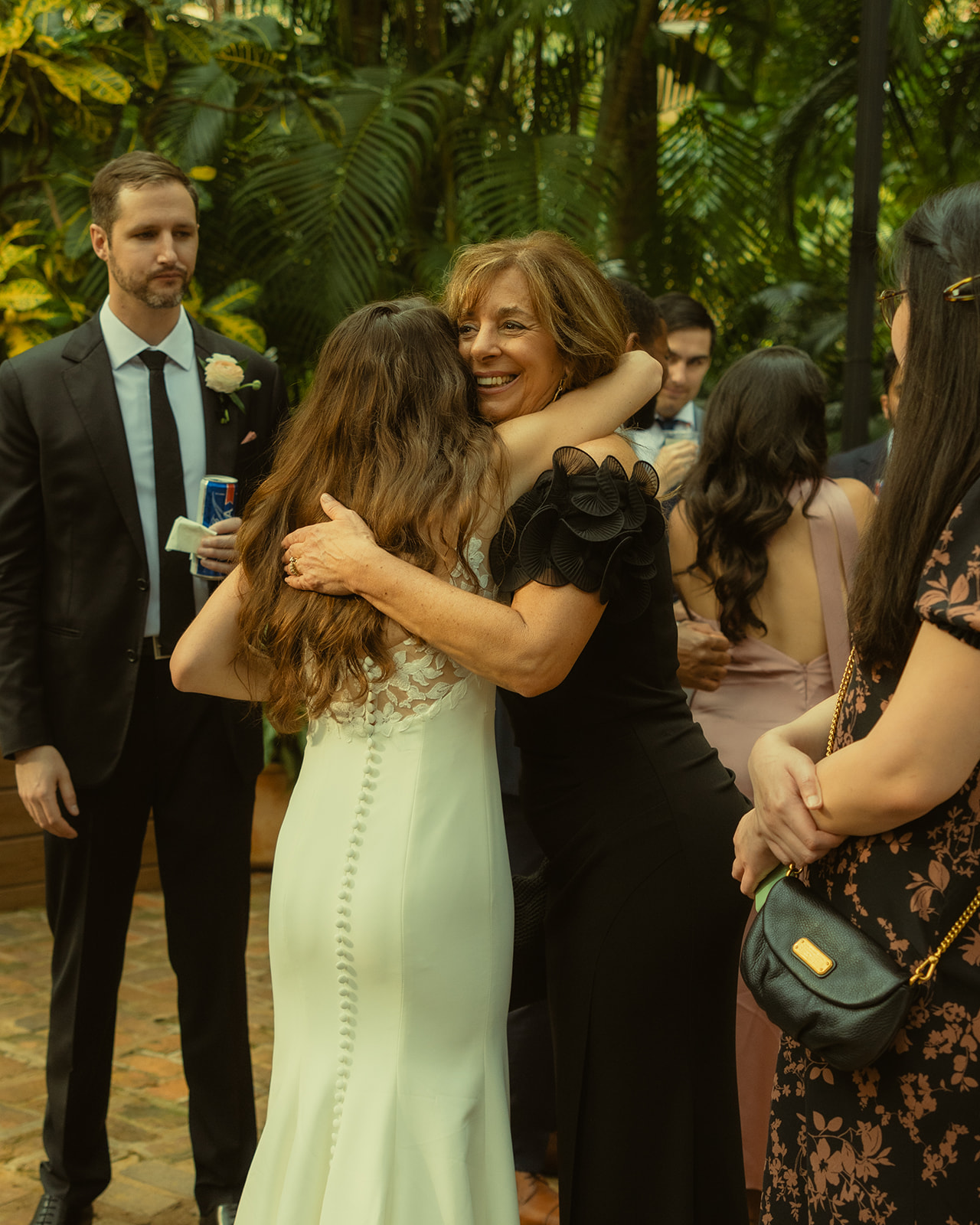 Sunken Garden Wedding Cocktail Hour Guest Documentary Wedding Photographer in St.Petersburg Bride Hugging Guests