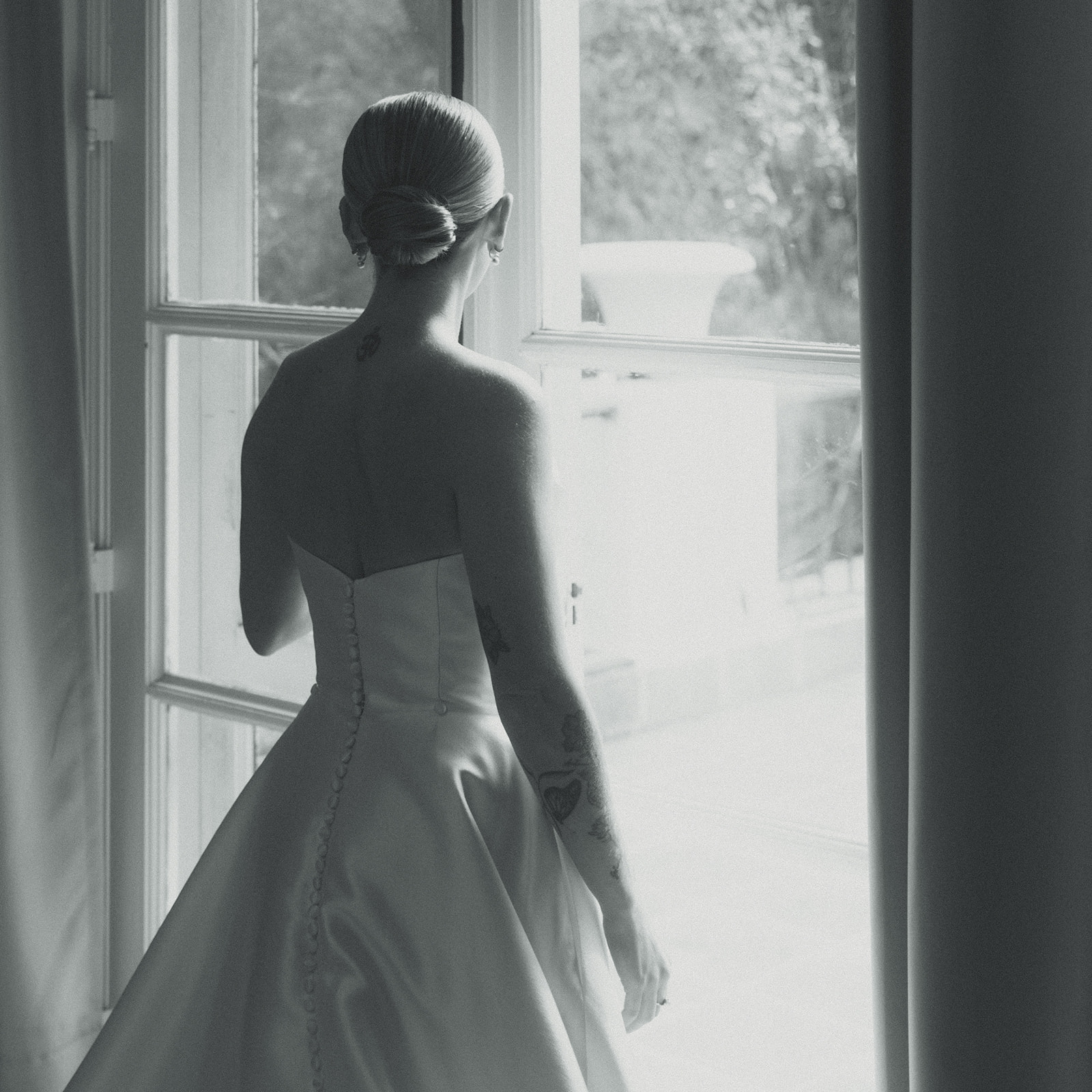 Documentary Wedding Bridal Portraits Bridal Suite Villa Woodbine Tuscany-Inspired Venue