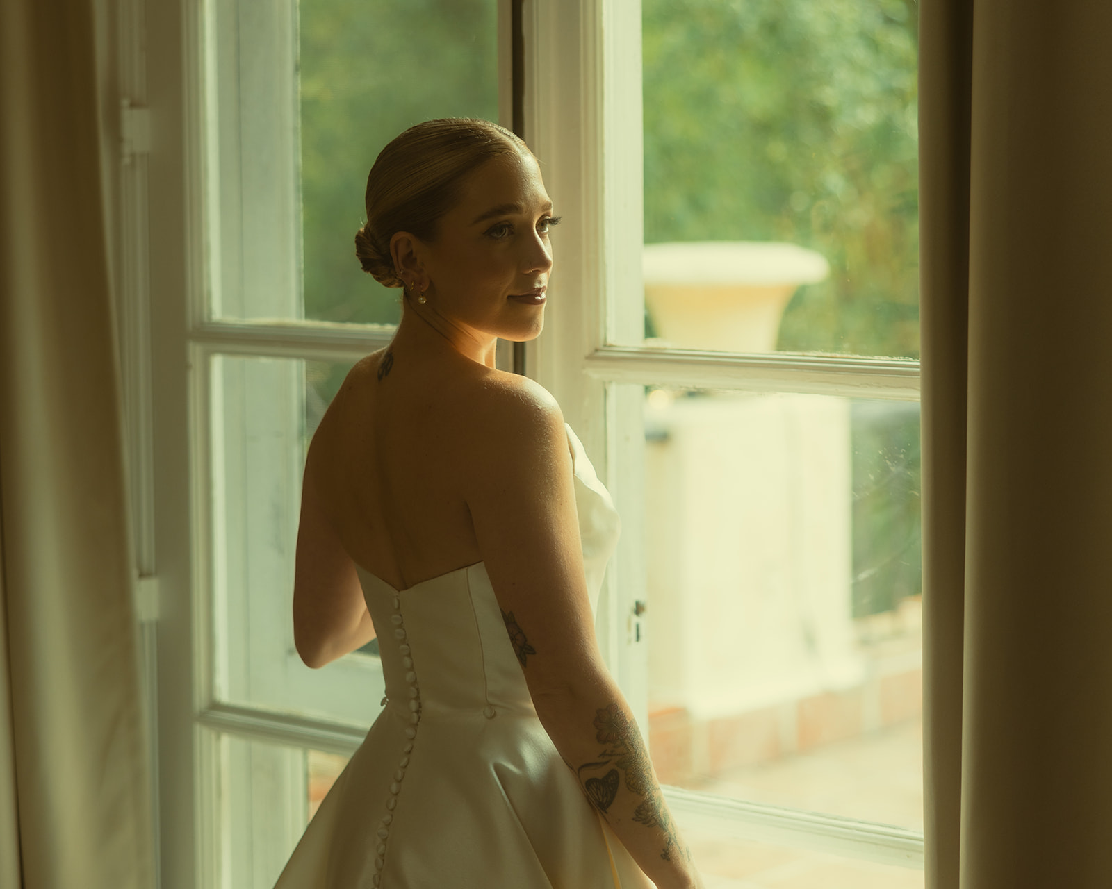 Documentary Wedding Bridal Portraits Bridal Suite Villa Woodbine Tuscany-Inspired Venue