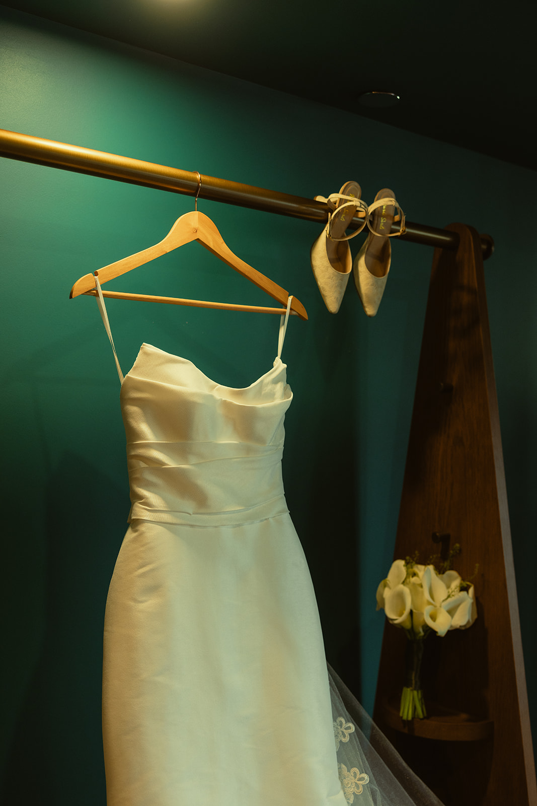 Wedding Dress, Calla Lily Wedding Bouquet, HeelsTimeless Wedding in Mayfair Hotel & Garden