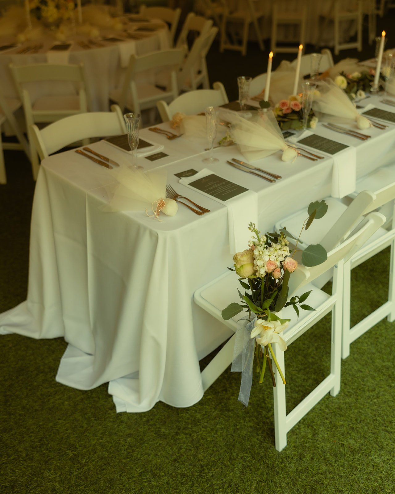 The Sunken Gardens in St.Petersburg Wedding Reception and Dinner Space Tablescape and Floral Details. White and Pink Roses. White Linen. Timeless Wedding Tablescape. Candlelit Dinner