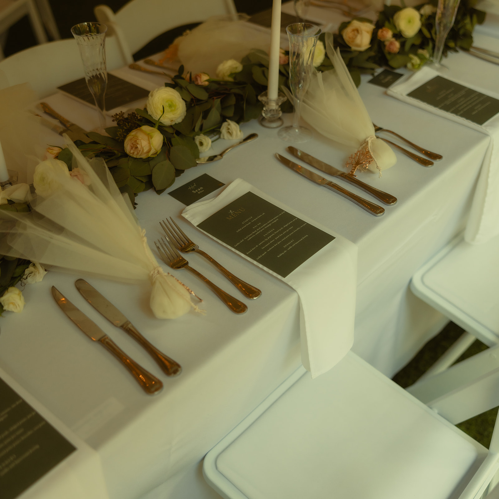 The Sunken Gardens in St.Petersburg Wedding Reception and Dinner Space Tablescape with White and Pink Roses. White Linen. Timeless Wedding Tablescape.