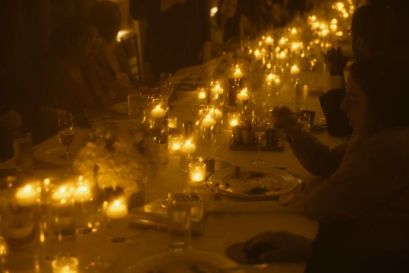 Candle Lit Wedding Dinner. White Roses. Elegant and simple Tables cape and big floral arrange. Long Tables. JW Marriott Miami Turnberry