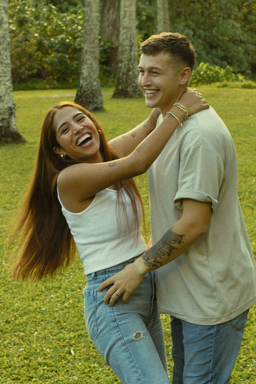 Backdrop Lakeside Mountains Oahu Hawaii Engagement Pictures Couple North Shore