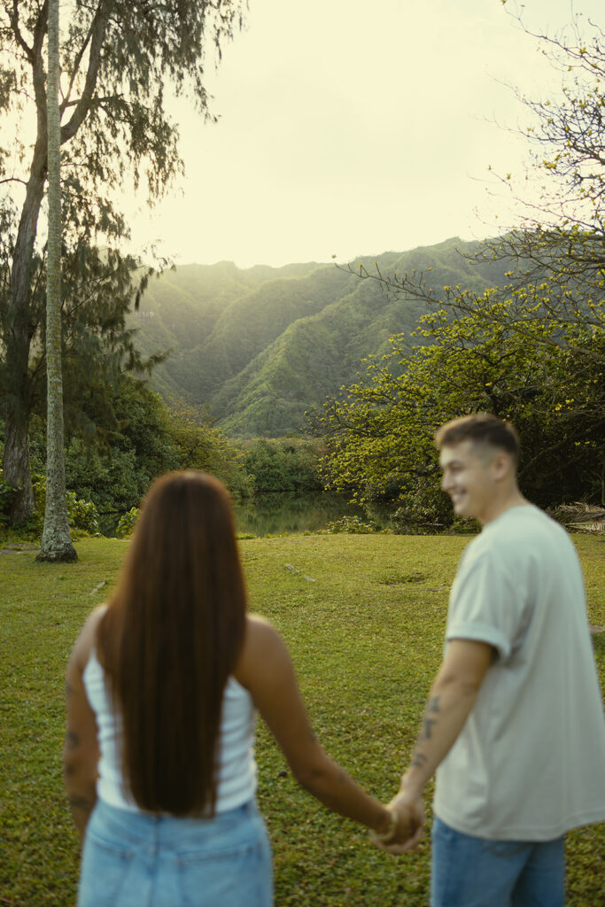 Lush Lakeside Mountains Oahu Hawaii Engagement Pictures Couple North Shore