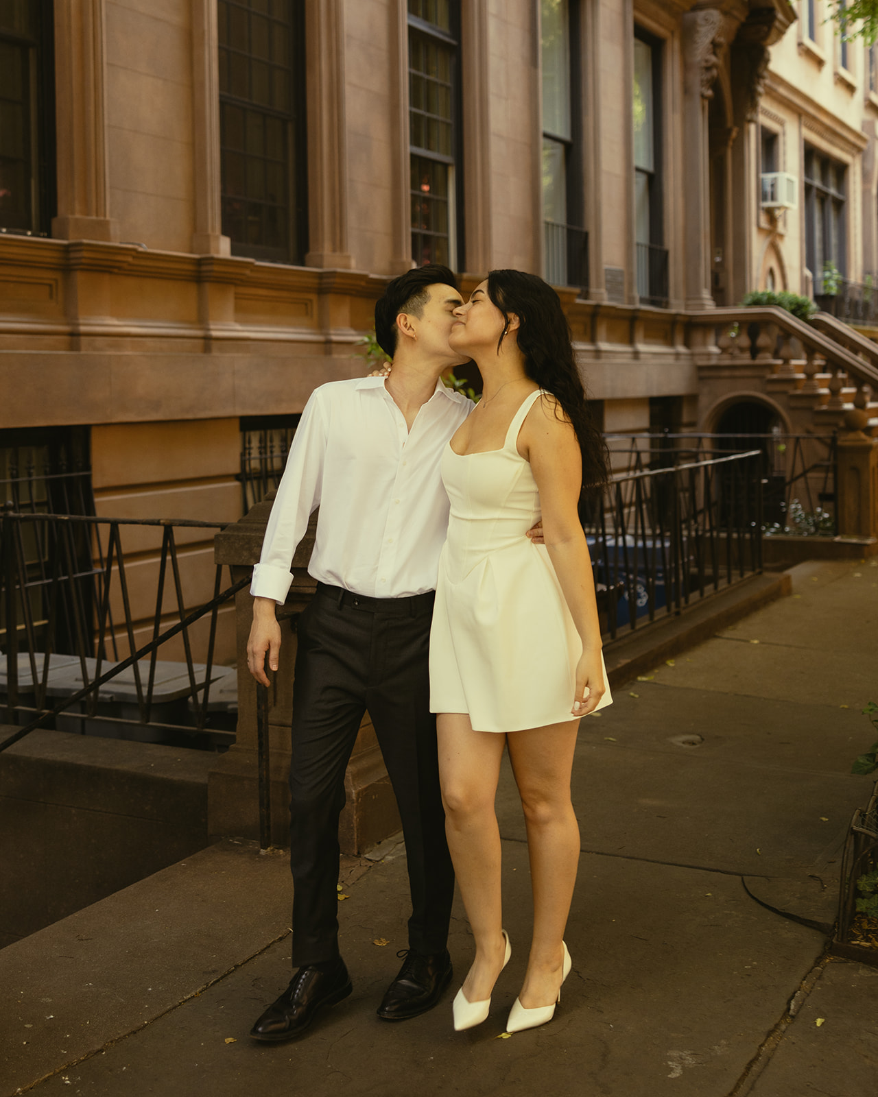 Brooklyn Heights Promenade Engagement Photos Brownstone Homes Couple Photos