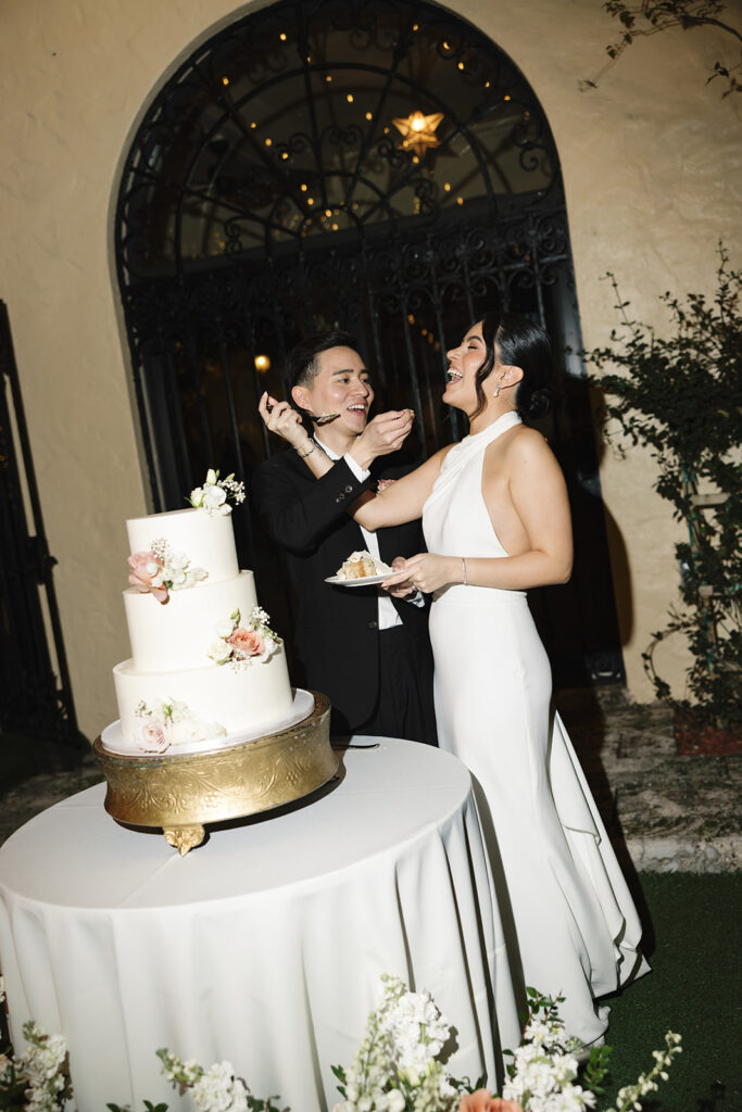 Villa Woodbine Wedding Cake Cutting