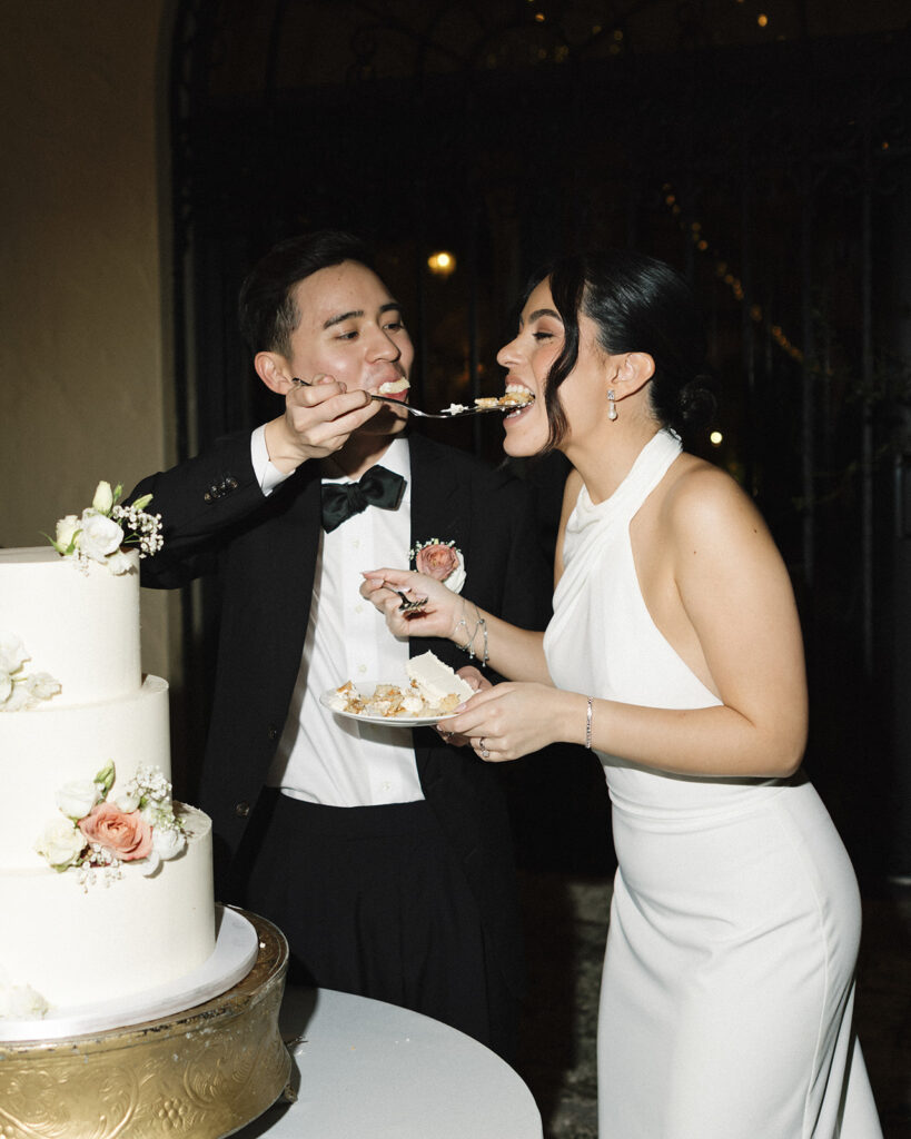 Villa Woodbine Wedding Cake Cutting