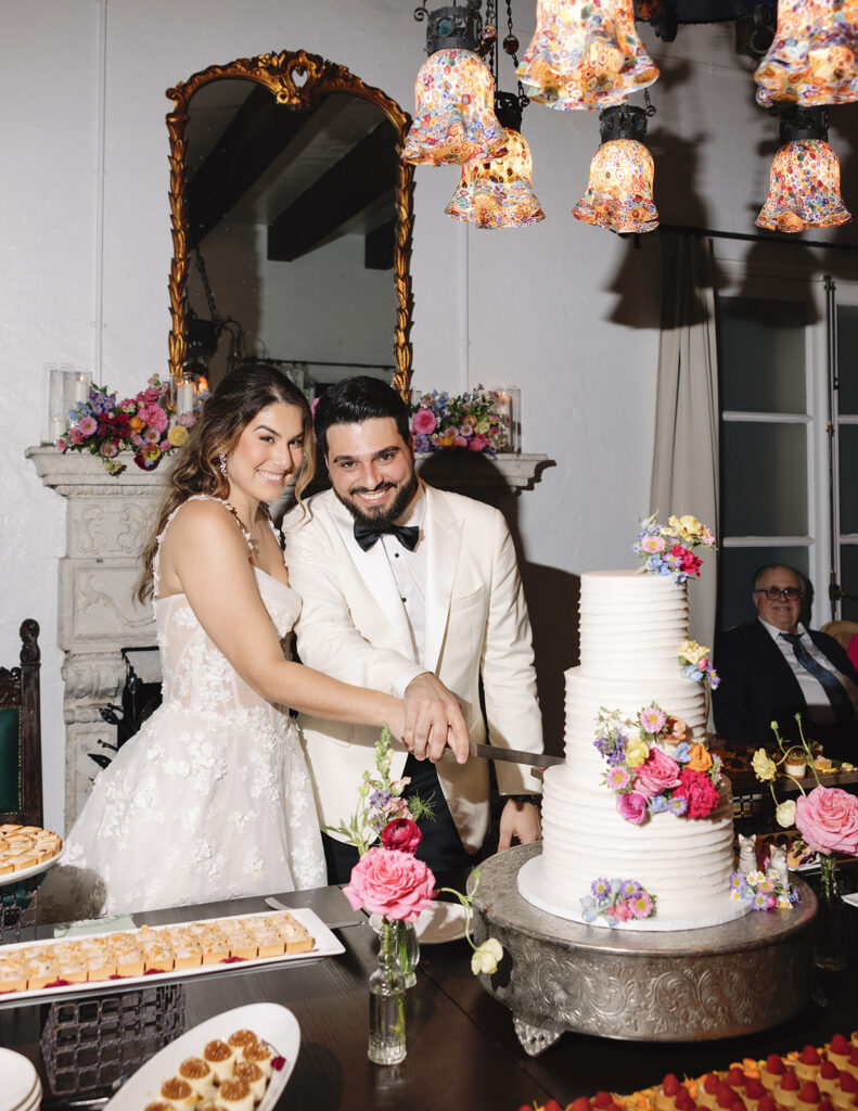 Villa Woodbine Wedding Cake Cutting